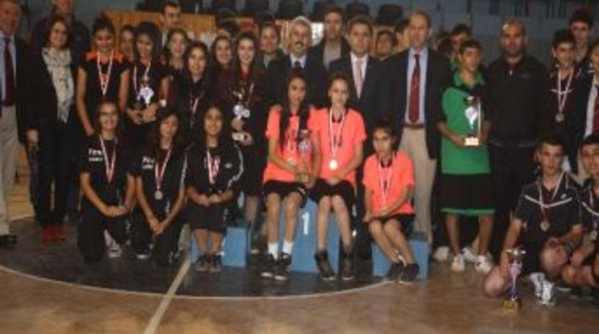 Kırıkkale'de Gen&ccedil; Erkek Ve Kızlar Masa Tenisi Turnuvası Sona Erdi