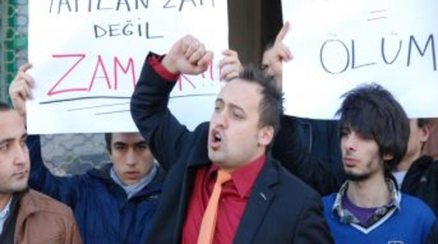 CHP&rsquo;li Gen&ccedil;ler, Asgari &Uuml;cret Artışını Protesto Etti