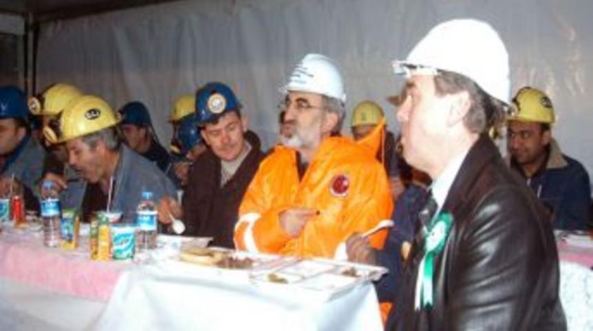 Bakan Yıldız, Yılın Son G&uuml;n&uuml; Maden Iş&ccedil;ilerini Ziyaret Etti
