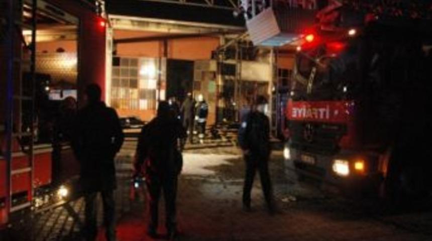 Demir Doğrama At&ouml;lyesinde Yangın &Ccedil;ıktı
