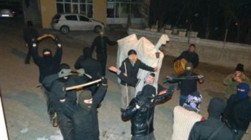 Posof&rsquo;ta Deve Oynatmalı Yılbaşı Eğlencesi