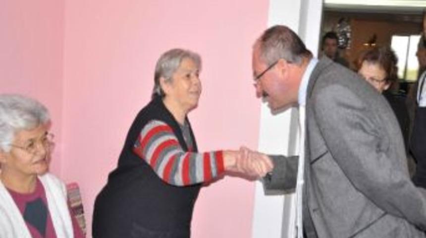 Başkan Altung&uuml;n Huzurevi&rsquo;ni Ziyaret Etti