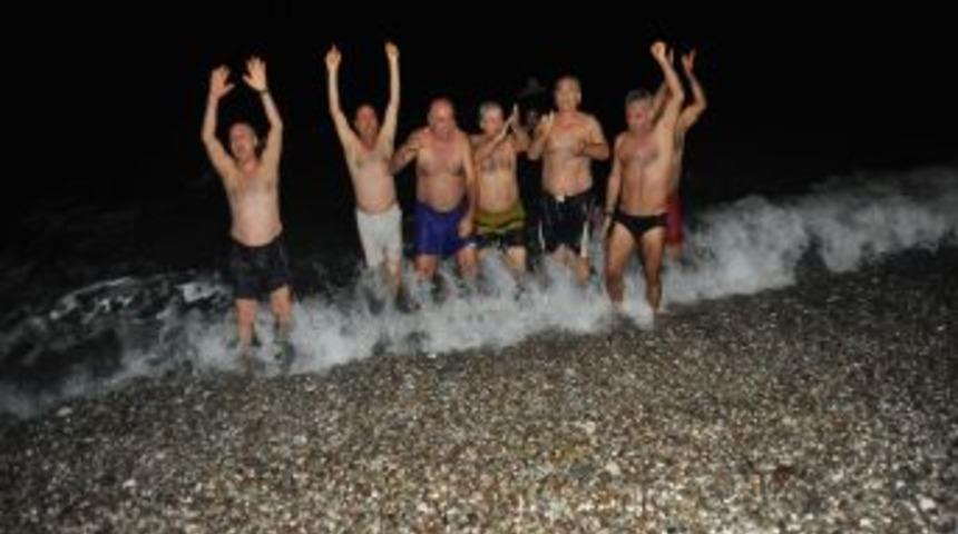 Yeni Yılı, Denize Girerek Karşıladılar