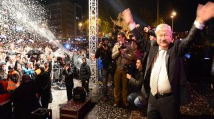 Antalya Yeni Yıla Suni Kar Altında Girdi