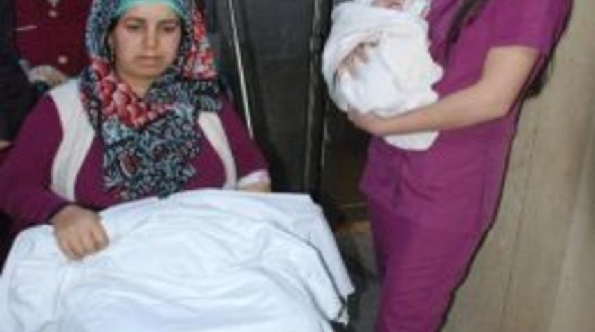 Şanlıurfa'da Yeni Yılın İlk Bebeği: "berat"