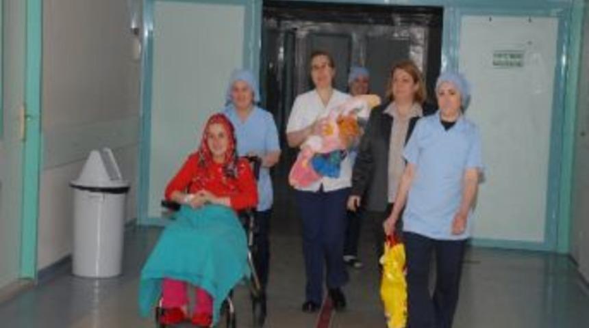 Samsun'da 2013&rsquo;&uuml;n İlk Bebeği 00.02'de Doğdu