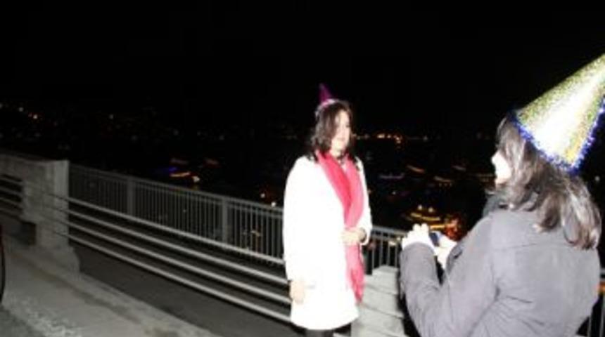 Yeni Yılın İlk Cezaları, K&ouml;pr&uuml;de Kutlama Yapanlara Kesildi