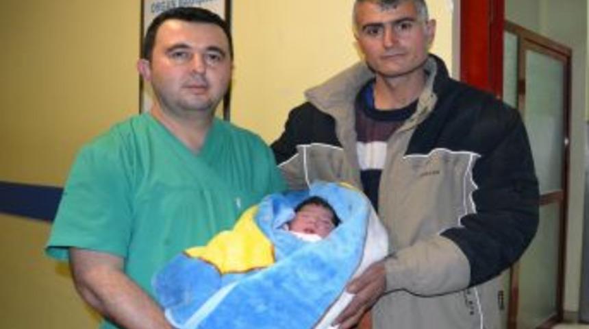 Kahramanmaraş'ta 2013'&uuml;n Ilk Bebeği 'Necati'