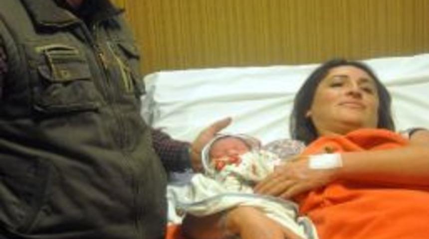 Balıkesir'de 2013'&uuml;n İlk Bebeğinin Adı Harun Oldu