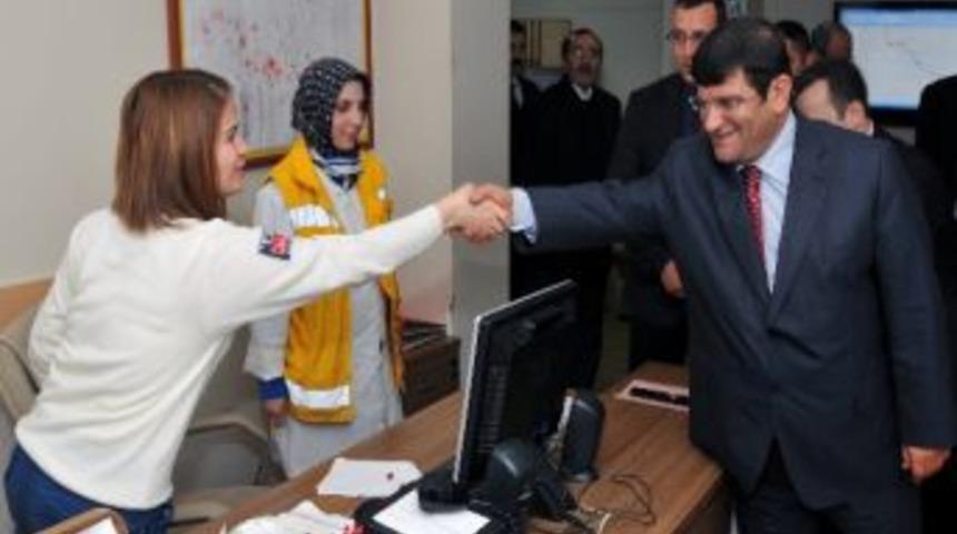 G&uuml;m&uuml;şhane Protokol&uuml; Yeni Yıla &Ouml;ğrencilerle Girdi