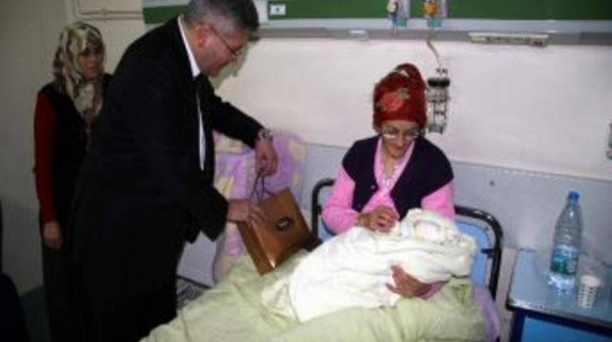 Sivas'ta 2013&rsquo;&uuml;n İlk Bebeği, 'metin Yağız' Oldu