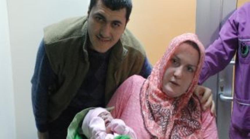 Kocaeli'de 2013'&uuml;n İlk Bebeği: Bet&uuml;l