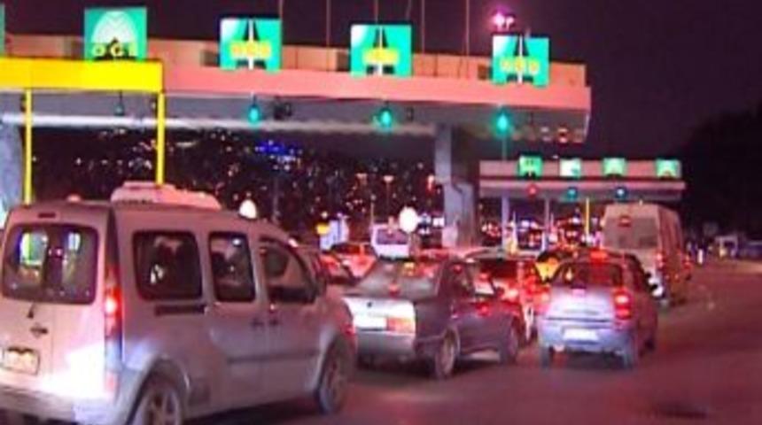 KGS Gişeleri &Ouml;n&uuml;nde HGS Kuyruğu Oluştu