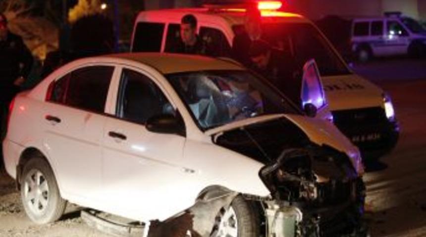 Alkol&uuml; S&uuml;r&uuml;c&uuml; Polisten Ka&ccedil;arken Yayayı Ezdi