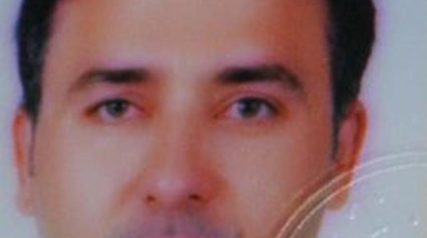 İzmir'de Kaza: Gazeteci &Ouml;ld&uuml;, Eşi Ve Oğlu Yaralandı