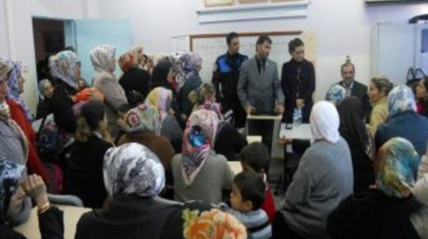 Uyuşturucu Madde Kullanımına Karşı Velilerin &Uuml;zerine D&uuml;şenler Konulu Seminer D&uuml;zenlendi