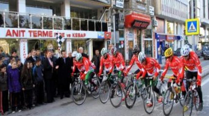 Bisiklet&ccedil;iler Sarıkamış&rsquo;a Doğru Yola &Ccedil;ıktı