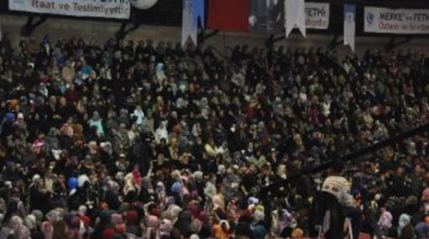 Mekke'nin Fethini Beş Bin Kişi Kutladı