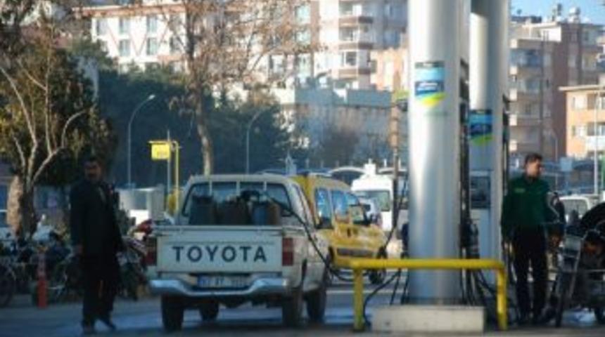 Şanlıurfa'da Varillere Akaryakıt Dolumu