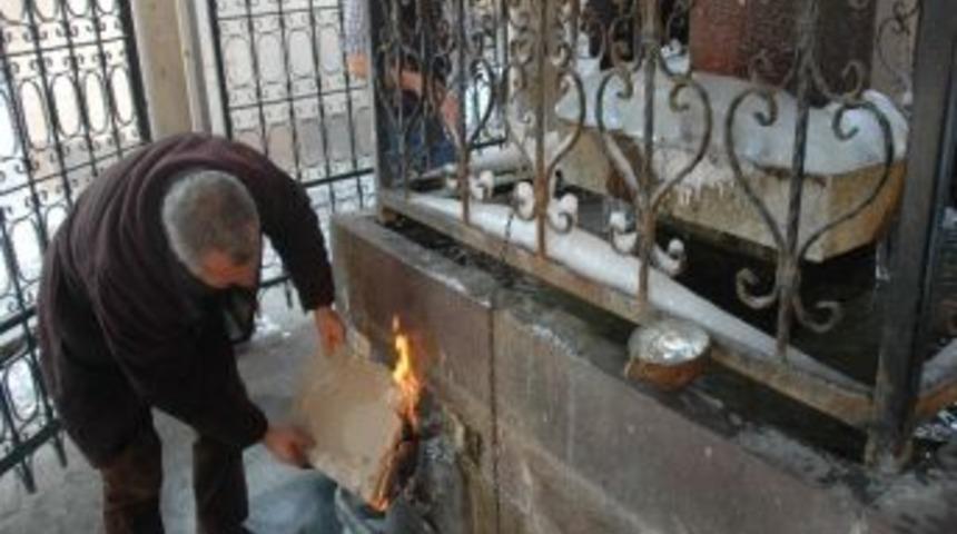 Erzurum Yılın İlk G&uuml;n&uuml;nde Buz Kesti