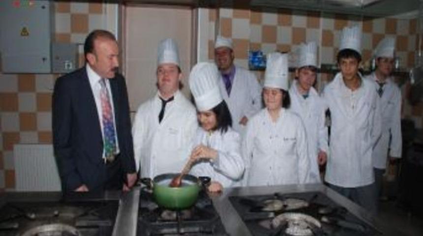 Başkan Doğan İş Okulunda &Ouml;ğrenciler İle Buluştu