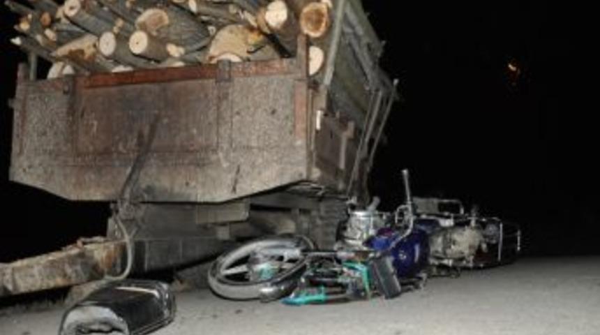 Motosikletle R&ouml;morkun Altına Girdiler: 2 Yaralı