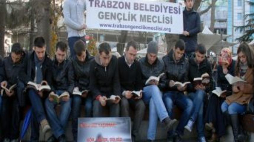 Gen&ccedil;ler, Okumanın &Ouml;nemine Dikkat &Ccedil;ekmek I&ccedil;in Kitap Okudu