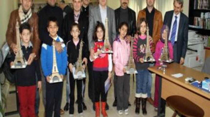 Bur&ccedil; &Ouml;ğrencileri Babaları Ile Maket Yaptı