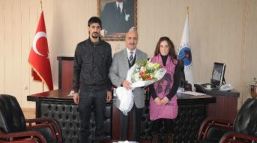 &Ouml;ğrenci Konseyi Başkanı B&uuml; Rekt&ouml;r&uuml;n&uuml; Ziyaret Etti