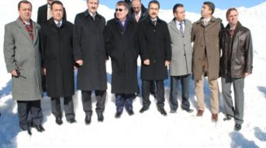 İ&ccedil;işleri Bakanı Şahin, Yeni Yıla Hakkari'de Girdi