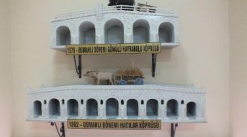 Tarihi K&ouml;pr&uuml;ler Belediye Hizmet Binasında Sergileniyor