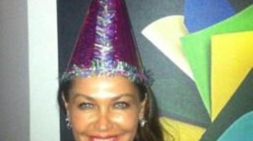 Avşar Kızı Masaj Sonrası Bornoz İle Poz Verdi