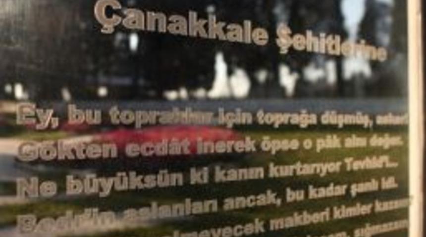 &Ouml;ğrenciler, Milli Şair Mehmet Akif&rsquo;i Mezarı Başında Andı