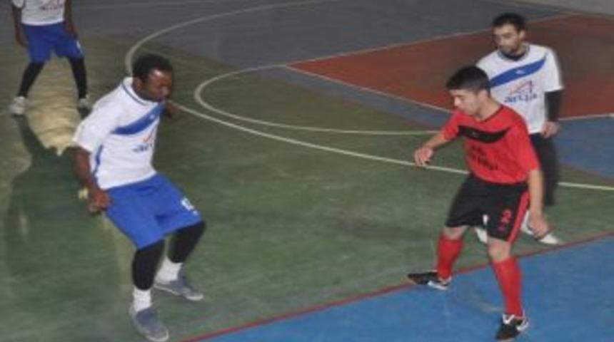 Fatih Lisesi Futsal Takımı, Yabancı &Ouml;ğrencilerle Dostluk Ma&ccedil;ı Yaptı