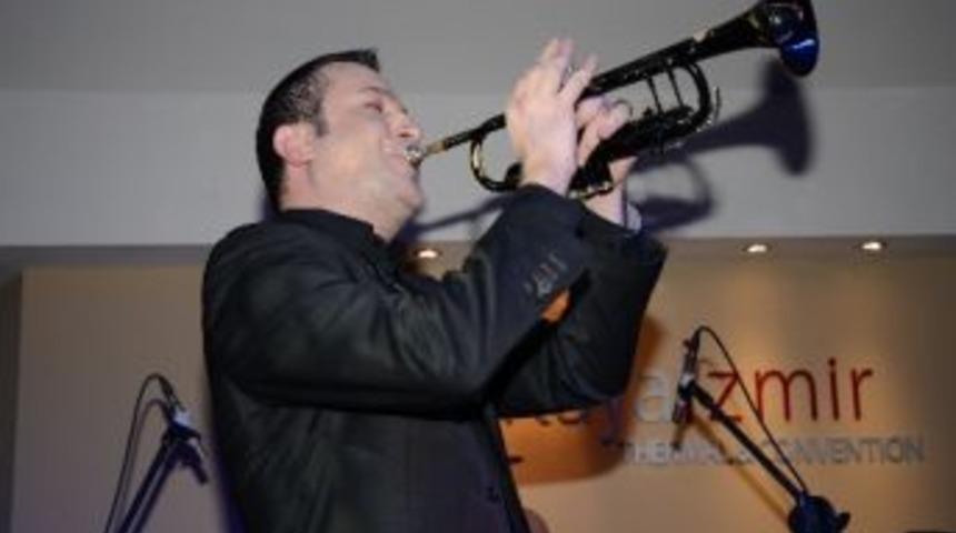 Sedat Y&uuml;ce Fenerbah&ccedil;eli Semih'i Coşturdu