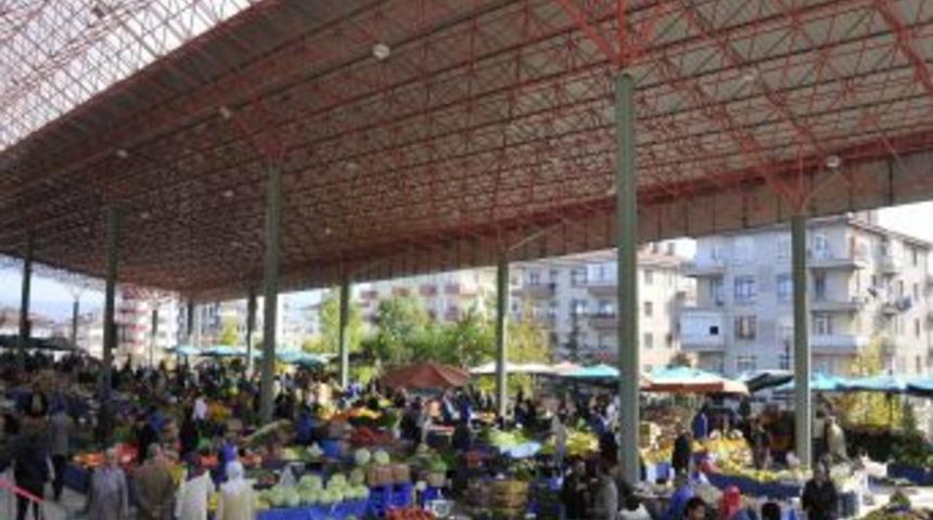 Yenimahalle'de Pazar Yerlerinin &Uuml;zeri Kapatılıyor