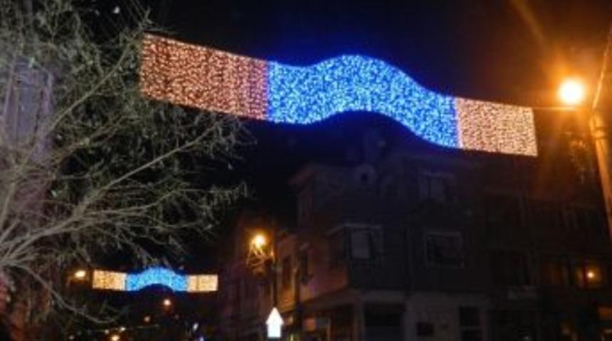 Hayrabolu Yeni Yıla Işıl Işıl Ve Havai Fişek G&ouml;sterileriyle Girdi