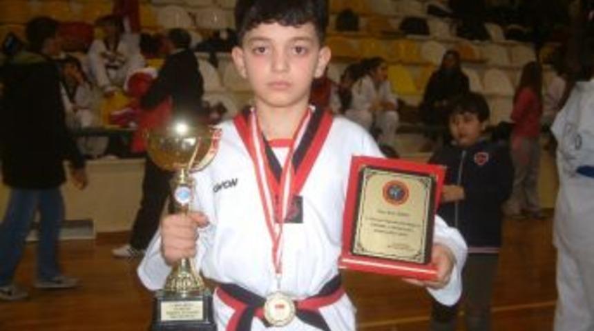 Okulunun Gururu Oldu