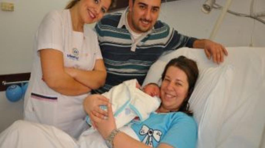 Yeni Yılın İlk Dakikalarına Ediz Bebekle Merhaba Dedi