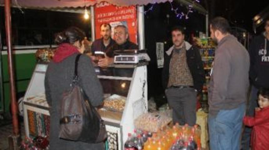 Alaplı&rsquo;da Yılbaşı Gecesi Kuruyemiş&ccedil;ilerin Y&uuml;z&uuml;n&uuml; G&uuml;ld&uuml;rd&uuml;