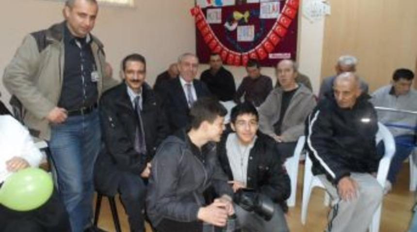 Engellilere Yılbaşı Eğlencesi d&uuml;zenlediler