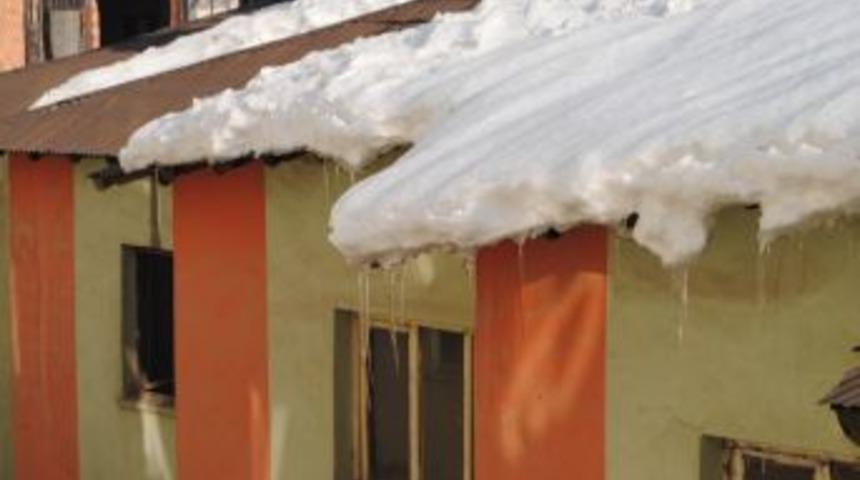 Hakkari Ve Il&ccedil;elerinde Dondurucu Soğuklar Etkili Oluyor