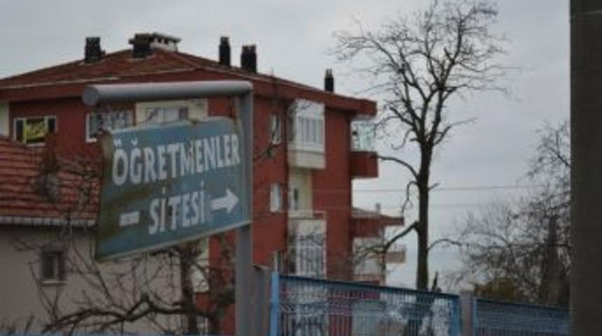 Emekli &ouml;ğretmen intihar etti