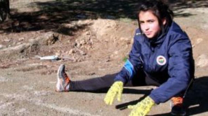 Elazığlı G&uuml;ls&uuml;m, Fenerbah&ccedil;e'ye transfer oldu