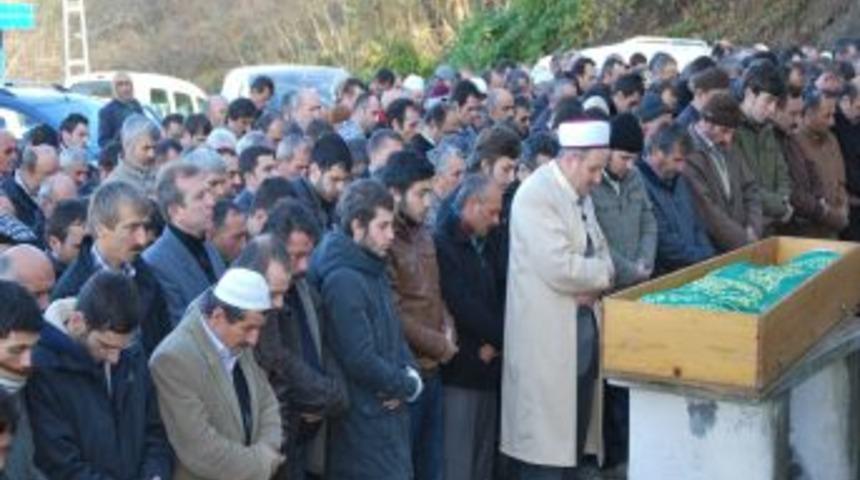 &Uuml;niversite &Ouml;ğrencisi G&ouml;zyaşları Arasında Son Yolculuğuna Uğurlandı