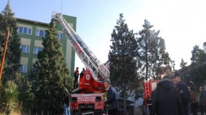 &Ccedil;atı Yangını Paniğe Neden Oldu