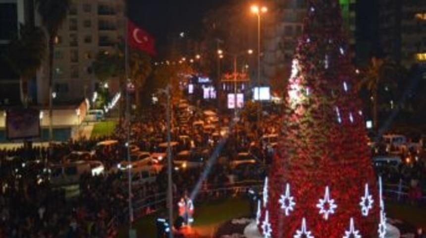 Taksim Değil Uğur Mumcu Meydanı