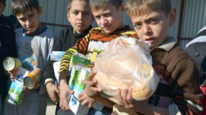 T&uuml;rkiye'deki Sığınmacılar, Suriye'deki Yakınları I&ccedil;in Yardım Kampanyası Başlattı
