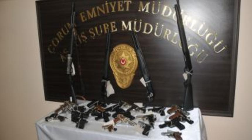 Havaya Ateş A&ccedil;an 26 Kişi, Kullandıkları Silahlarla Birlikte Yakalandı
