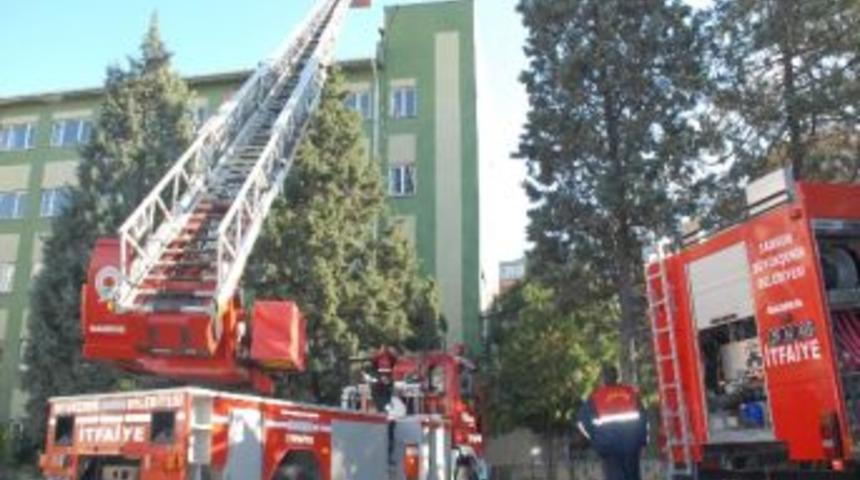 Halk Sağlığı M&uuml;d&uuml;rl&uuml;ğ&uuml; &Ccedil;atısında Yangın